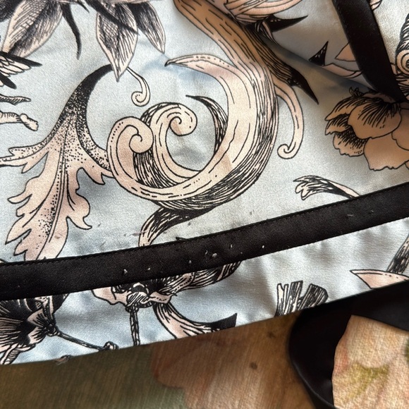 Victoria’s Secret Satin PJ Set - Picture 10 of 10